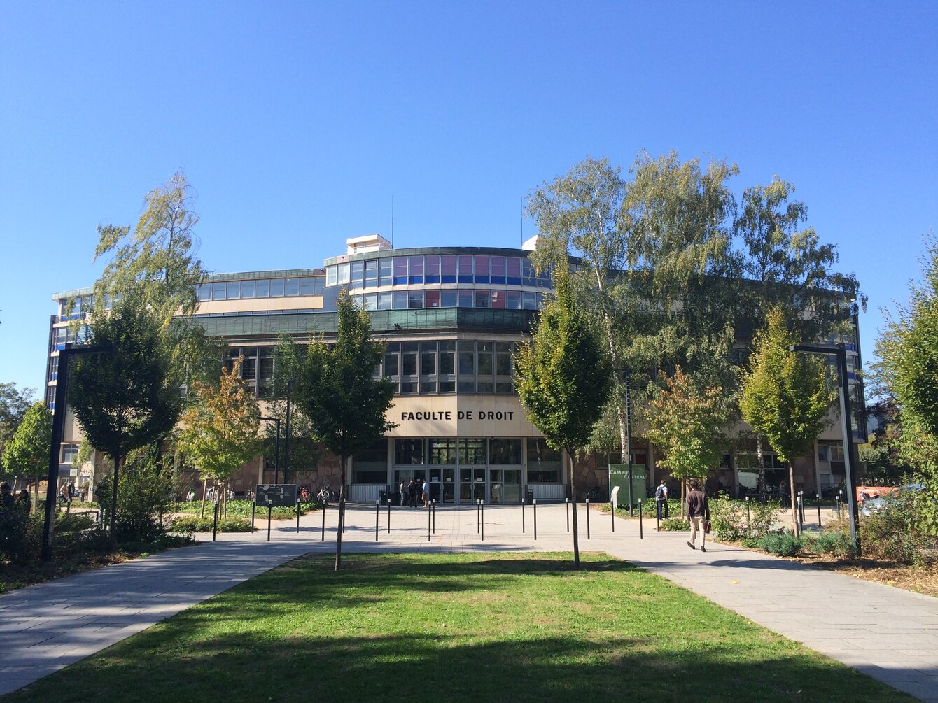 Faculté de droit, de sciences politiques et de gestion - Vue Place d'Athènes